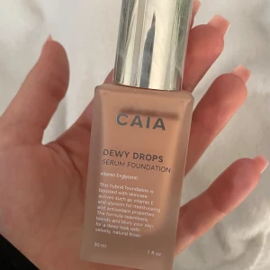 Caia dewy drops - Säljer Caias dewy drops i färgen 20c, köpte fel färg. Endast testad på handen.