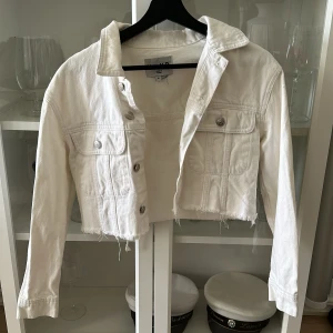 Jeans jacka  - Kort modell 💗