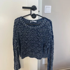Stickad tröja från zara - Blå söt stickad tröja från zara i storlek M