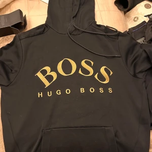 Hugo boss hoodie S - Bra skick sitter skönt.