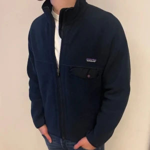 Patagonia väst - Patagonia väst mörkblå i bra skick. Köptes i våras. Är 188 lite kort för mig