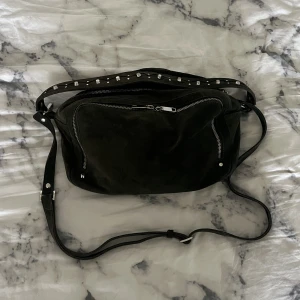 Väska - Jättefin väska från Adax. Köpt för 1000kr<3