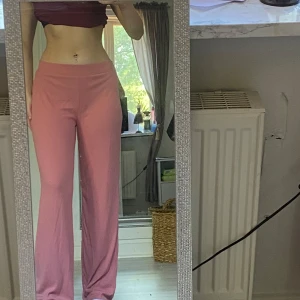 Rosa stickade byxor  - Fint skick 