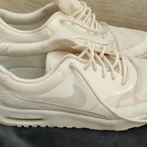 Nike sneakers stl 39 - Nike sneakers stl 39 i väldigt bra skick