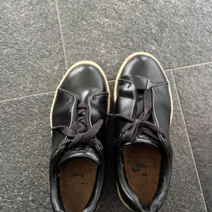 Supersnygga Eytys svarta! - De är i mycket bra skick och man får till dustbag! Hör av er om fler bilder, pris och frågor!!😚