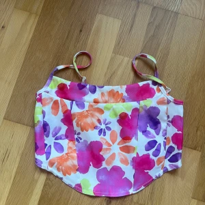 Linne - Blommigt linne. Köpt på ASOS men annat märke 