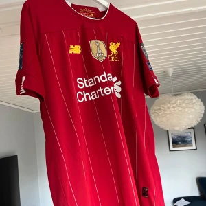 Liverpool hemma tröja 19/20 - Liverpool tröja med legendaren firmino på ryggen   Oanvänd  Pris ej hugget i sten 