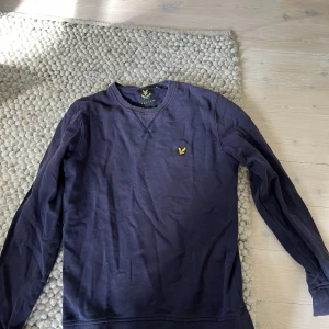 Lyle & scott tröja - Bra skick men lite solblekt 