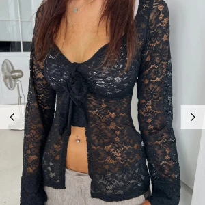 Design by si  - Hej!  Säljer min design by si tröja som heter Maddy blouse lace Storlek m/l Använd skick ❤️