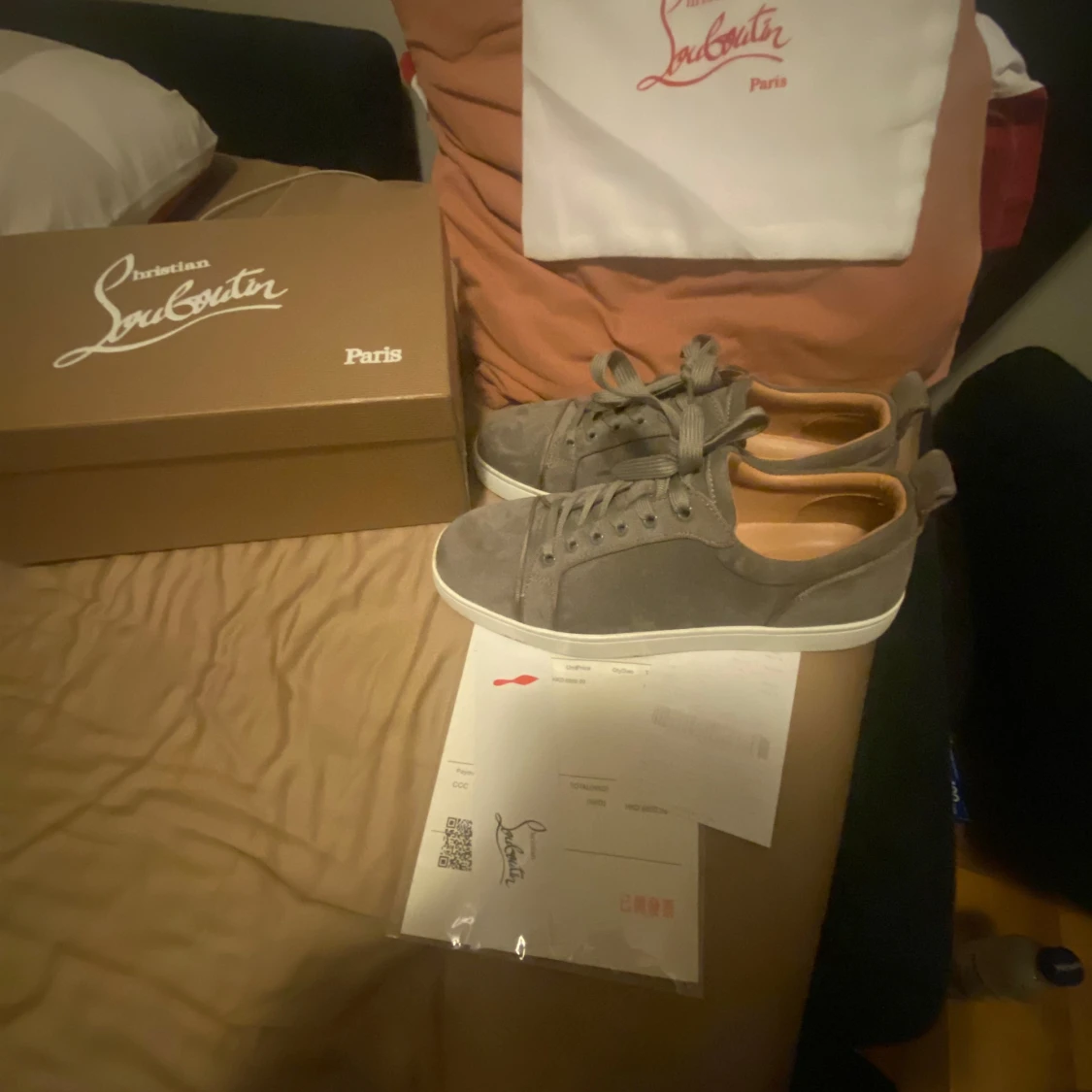 Grå sneakers från Christian Louboutin - 90