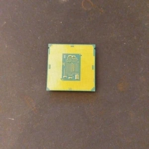 Intel core i5 7600k socket 1151 - Nästan helt oanvänd och e i  jätte bra kick och perfekt för att bara ha en processor för lättare gaming och inte spränga plånboken