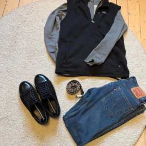 Blå jeans från Levi's - Levis 511. W30L32. Nypris 1400kr. Pris kan diskuteras.