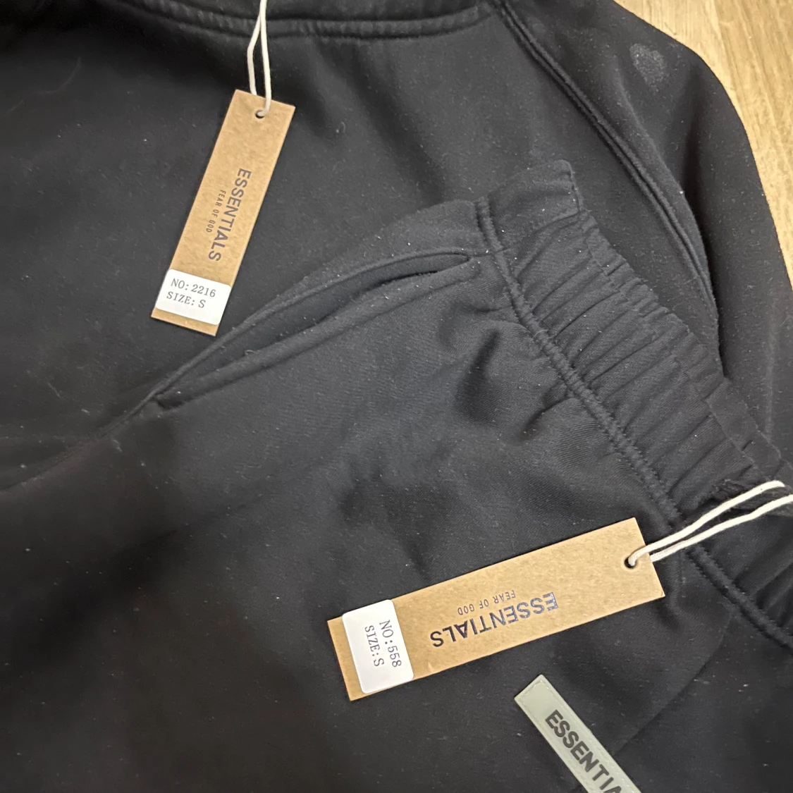 Svarta mjukisbyxor från Essentials - 90