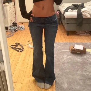 Nya Levi’s bootcut jeans - Helt oanvända Levis jeans med prislapp, lågmidjade och jättesnygga. Storlek 29/34