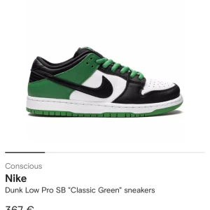 Nike Dunk Low Pro SB 'Classic Green' sneakers - Snygga Nike Dunk Low Pro SB sneakers i färgerna svart, vit och grön. Helt oanvända då dem inte passa. Medkommer vita snören till, självklart äkta! 