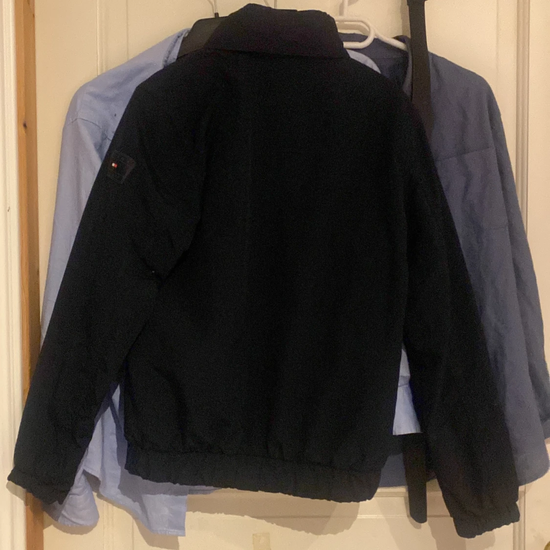 Svart windbreakwe från Tommy Hilfiger - 90