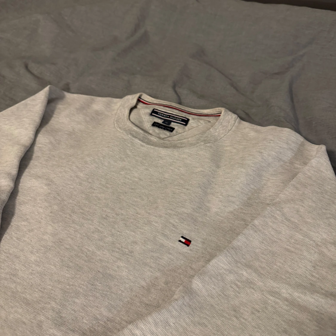 Grå tröja från Tommy Hilfiger