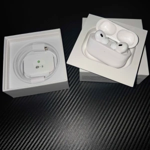 Bluetooth hörlurar - Andra generationen, I super fint skick. Kommer med alla tillbehör 