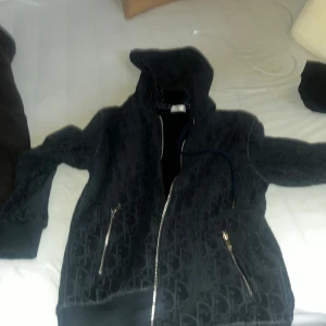 Hoodie - Anvönd 2 gånger. 9/10 skick