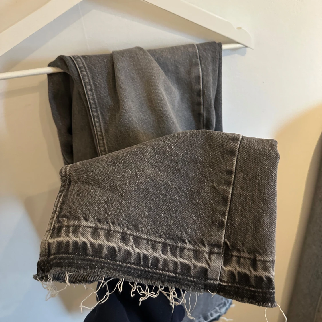 Grå jeans från Zara - 90