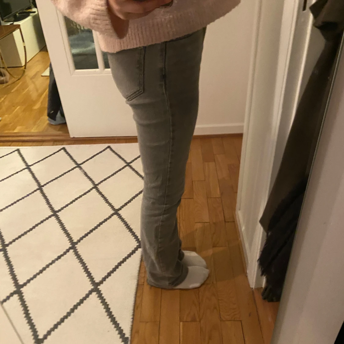 Grå bootcut jeans  - 1