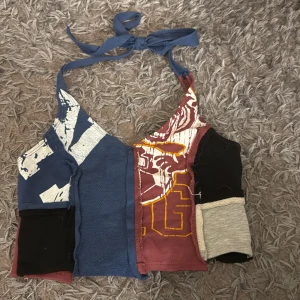 patchwork-topp från Jaded - topp från Jaded london med knytband i nacken