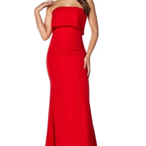 Röd axelbandslös långklänning - Helt ny, aldrig använd klänning från Jarlo. Säljer pga fel storlek. Nypris 2450kr. Pris kan diskuteras. 