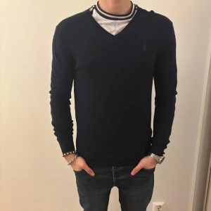 Ralph lauren 100% merinoull - 10/10 skick, Slim fit, 100% merino ull, köpte den höst 2024, perfekt för sommaren