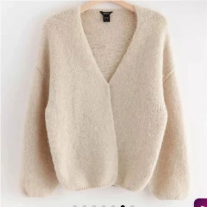 Lindex kofta❤️ - Säljer denna jätte fina Lindex koftan❤️ i en slags ljus rosa färg den är super mysig!!