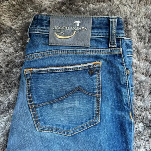 JACOB COHEN Jeans Limited Edition - Snygga jeans från Jacob Cohen modell 688 Limited Edition (250 par gjorda).                            Skriv vid funderingar!
