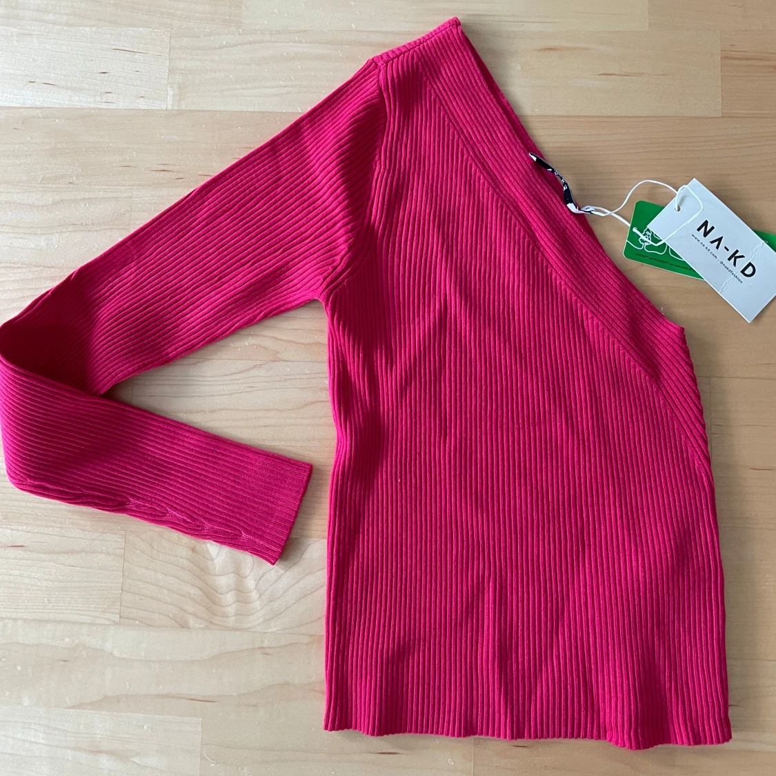 Röd ribbad topp från NA-KD M oanvänd  - 1