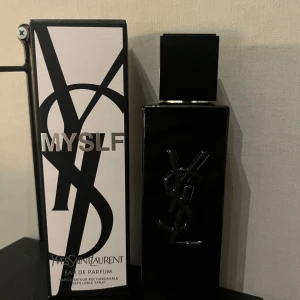 Yves Saint Laurent MYSLF Eau de Parfum - Hej säljer nu min Yves Sain Laurent Myslf parfym då jag vill köpa en annan, har inte användit särkilt mkt ny pris 900 