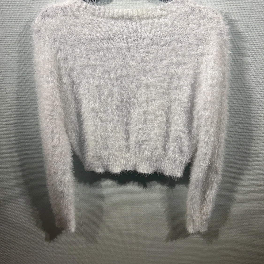 Vit fluffig tröja från H&M Divided - 1