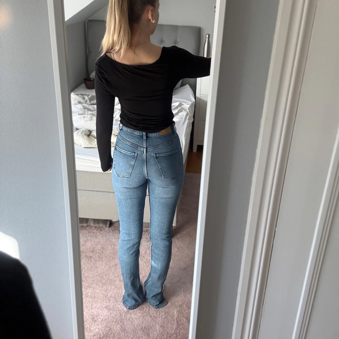 Blå jeans med bootcut - 1