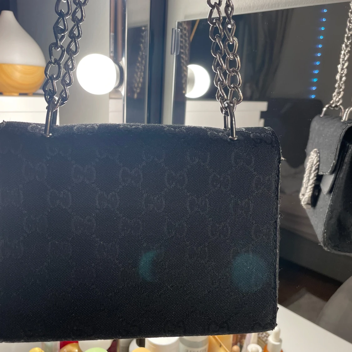 Svart axelväska med kedja - 2