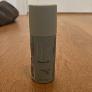 Kevin Murphy Bedroom Hair - Flexibel hårspray från Kevin Murphy i en stilren ljusblå flaska. Endast använt två sprut, priset går såklart att diskutera💕💓💞