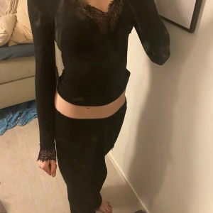 Intimissi tröjor - Två intimissi tröjor en blå och en svart