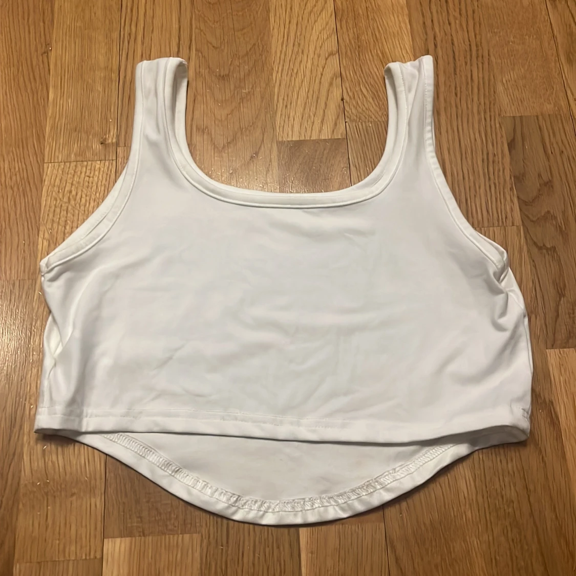 Vit croppad linnetopp med tryck - 1