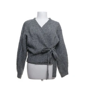 Omlott tröja  - Jättefin omlotttröja som inte kommer till användning. Hör av er vid frågor 💋