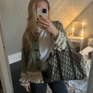 Grön jacka🙏🏽 - Grön super fin jacka som varit väldigt populär, slutsåld länge! 💚