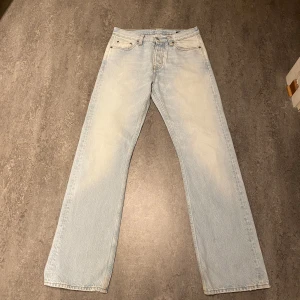 Hope Jeans Rush - Ljusa Hope jeans av modellen Rush. Använda ett fåtal gånger. Är i nytt skick. Pris kan diskuteras.