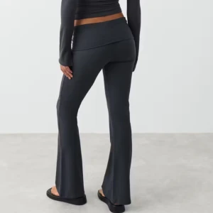 Yoga byxor💓💞 - Jätte fina Yoga byxor från Gina! lagomt använda men är i bra skick💓🫶🏽 Nypris: 359 kr 