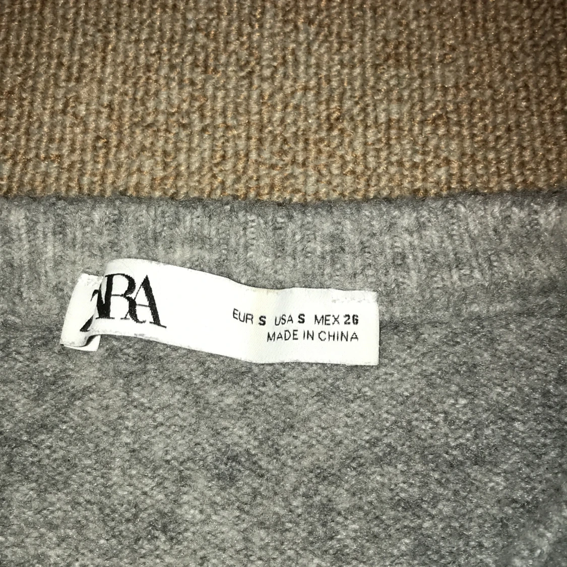 Stickad och kortärmad crop topp - 92