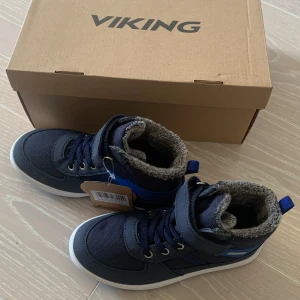 Viking  - Helt nya skor, storlek 29