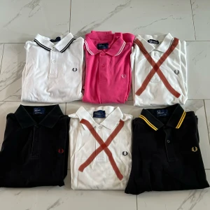 Fred Perry pike - Säljer mina gamla fred Perry pikeer som inte kommer till användning längre. 1 för 150 vid köp av flera får ni billigare pris. Skriv om ni har några frågor 💯alla är storlek S