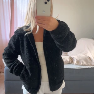 Teddy jacka - Så mysig teddy jacka, sparsamt använd❣️