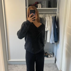 Stickad tröja - Stickad tröja från HM. Ganska oversized. Knappt använd  