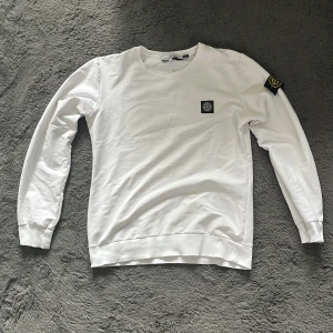 Stone Island tröja - Stone island tröja, inga fläckar eller hål 