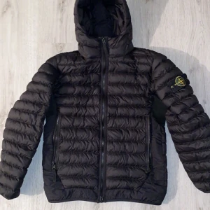 Stone Island Jacka - Super fin Stone Island jacka i storlek S i nyskick! Bara legat i garderoben.