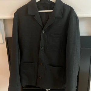 Overshirt  - Overshirt från Hm Perfekt till hösten som kommer.  Size M Använd fåtal gånger 